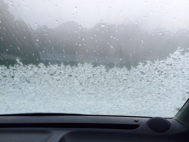 車のフロントガラスが凍るのを防止する方法と対策 熱湯はかけていいの 分からないこと みんなで調べれば怖くない